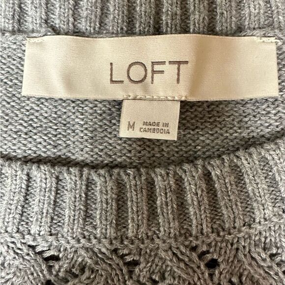 LOFT Women’s Textured Knit Pullover Sweater. Gray, Size Medium - Picture 7 of 8